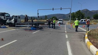 Pikap ile çarpışan motosiklet sürücüsü hayatını kaybetti