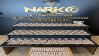 Polis döşemenin altında zehir tacirinin hapları zulaladığı depoya ulaştı