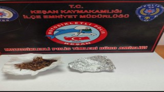 Polisin durdurduğu 2 şüphelinin üzerinden uyuşturucu çıktı