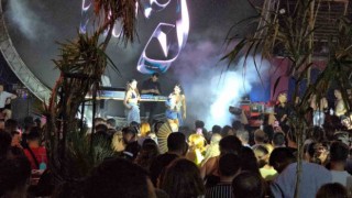Pop müziğin sevilen şarkıcısı Hande Yener Marmarislilerle buluştu