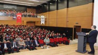 Rektör Prof. Dr. Altun, Kayseri Lisesinde öğrenciler ile bir araya geldi