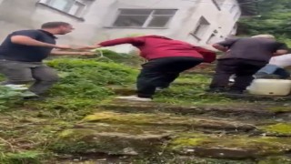 Rizede vatandaş kurbanlıkla beraber duvardan aşağı düştü