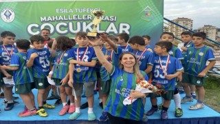 Rizenin ilk kadın muhtarı, ilk turnuvasında şampiyon oldu
