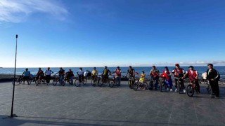Sağlık çalışanları sağlıklı bir dünya için pedal çevirdi