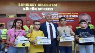 Şahinbeyden öğrencilere karne hediyesi