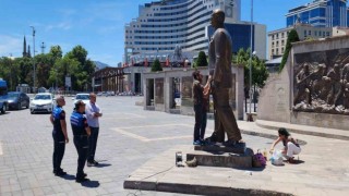 Saldırılan Atatürk heykeli onarıldı
