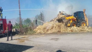 Saman balyalarının bulunduğu alanda çıkan yangın itfaiye tarafından söndürüldü