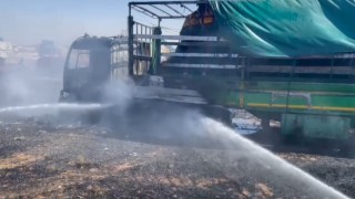 Saman yüklemeye gelen tır yandı
