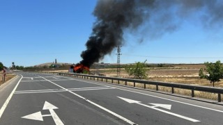Şanlıurfada emniyet personelini taşıyan midibüs alev alev yandı