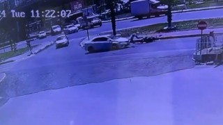 Şanlıurfada otomobil ile motosikletin çarpışması kameraya yansıdı