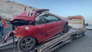 Şanlıurfada yolcu otobüsü ile otomobil çarpıştı: 1 ölü, 2 yaralı