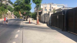 Sarıyerde ağaca çarpan araç takla attı: Kaza anı kamerada