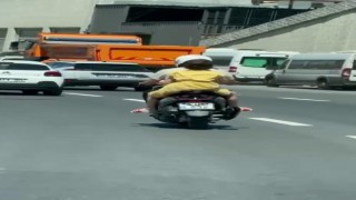 Sarıyerde motosiklet üzerinde 2 çocukla tehlikeli yolculuk kamerada