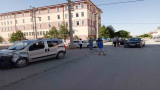 Şarkışlada 4 aracın karıştığı kazada 3 kişi yaralandı