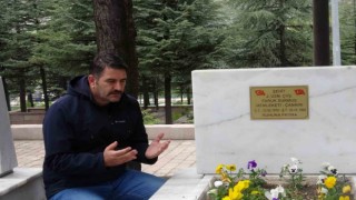 Şehidin cenaze töreninden etkilendi, 8 bin şehit mezarı ziyaret etti
