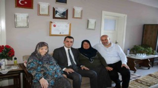 Şehit ailelerini bayramda yalnız bırakmadılar
