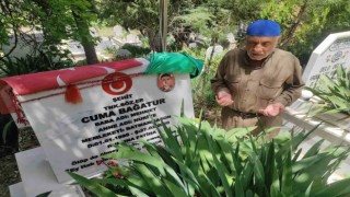 Şehit babaları çocuklarının kabirleri başında hüznü ve gururu bir arada yaşadı