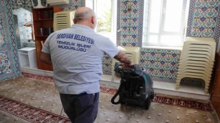 Serdivanda Camilerde Bayram temizliği