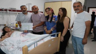 Serumu bittikten sonra okula gidecekti, karne heyecanını hastanede yaşadı