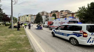 Seyir halindeki motosikleten düşen kadın yaralandı