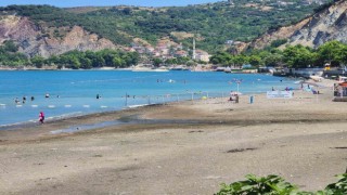 Sıcak havadan bunalan vatandaşlar plaja ve piknik alanlarına koştu