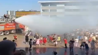Sıcaktan bunalan çocuklara belediyeden sürpriz
