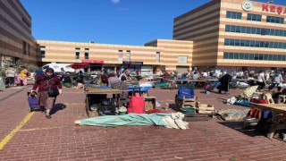 Şiddetli lodos sebebiyle devrilen pazar şemsiyesinin çarptığı kadın yaralandı