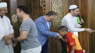 Siirt Valisi Kızılkaya, bayram namazı sonrasında halkla bayramlaştı