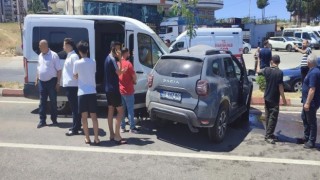 Siirtte minibüs ile hafif ticari araç çarpıştı: 1 yaralı