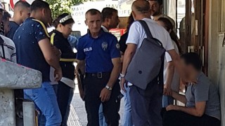 Sinir krizi geçiren otizmli genç, 2 iş yerine zarar verdi
