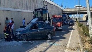 Sinopta otomobil elektrik direğine çarptı: 4 yaralı