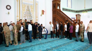 Şırnak protokolü vatandaşlar ile Ulu Camide bayramlaştı