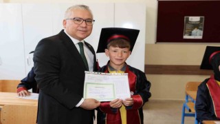 Sivasta 115 bin 243 öğrenci karne sevinci yaşadı