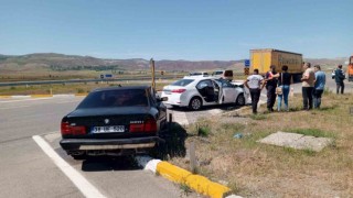Sivasta otomobiller çarpıştı: 4 yaralı