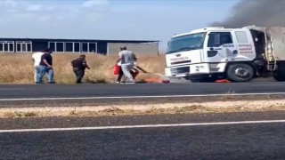 Siverekte hafriyat yüklü kamyon cayır cayır yandı