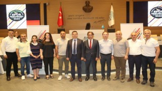 Spor Şenliklerinde görev alanlara teşekkür plaketi