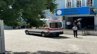 Su sebilinden taşan suya basarak ayağı kayan öğrenci hastanelik oldu