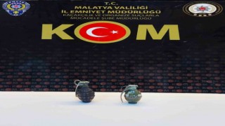 Şüphe üzerine durdurulan araçta 2 el bombası çıktı