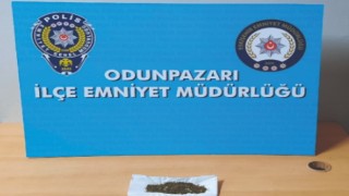 Şüpheli aracın sürücüsünün üzerinden uyuşturucu çıktı