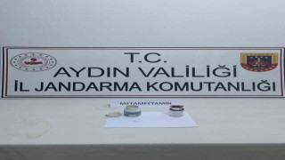 Şüpheli şahısların üzerlerinden uyuşturucu madde ele geçirildi