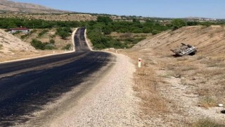 Takla atan araçtan yara almadan kurtuldu