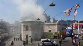 Taksim Meydanında korkutan yangın: Boyalar patladı, panik yaşandı