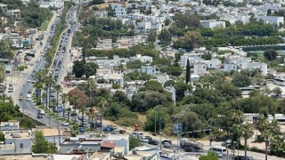 Tatilciler dönüş yoluna geçti, kilometrelerce araç kuyruğu oluştu
