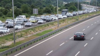 Tatilcilerin trafik çilesi sürüyor