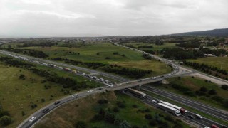 Tatilcilerin trafik çilesi: Uzun araç kuyrukları oluştu
