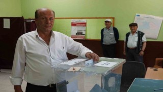 Tekrarlanan seçimde yeniden köyüne muhtar seçildi