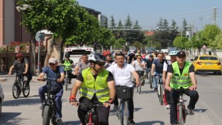 ‘Temiz Hava İçin Otomobilsiz Bir Gün temasıyla bisiklet turu düzenlendi