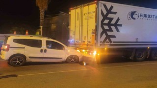 Tıra arkadan çarpıp firar etti