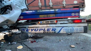 Tıra çarpan panelvan hurdaya döndü: 1 yaralı