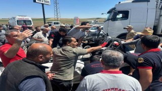 Tırın altına giren otomobilin sürücüsü hayatını kaybetti